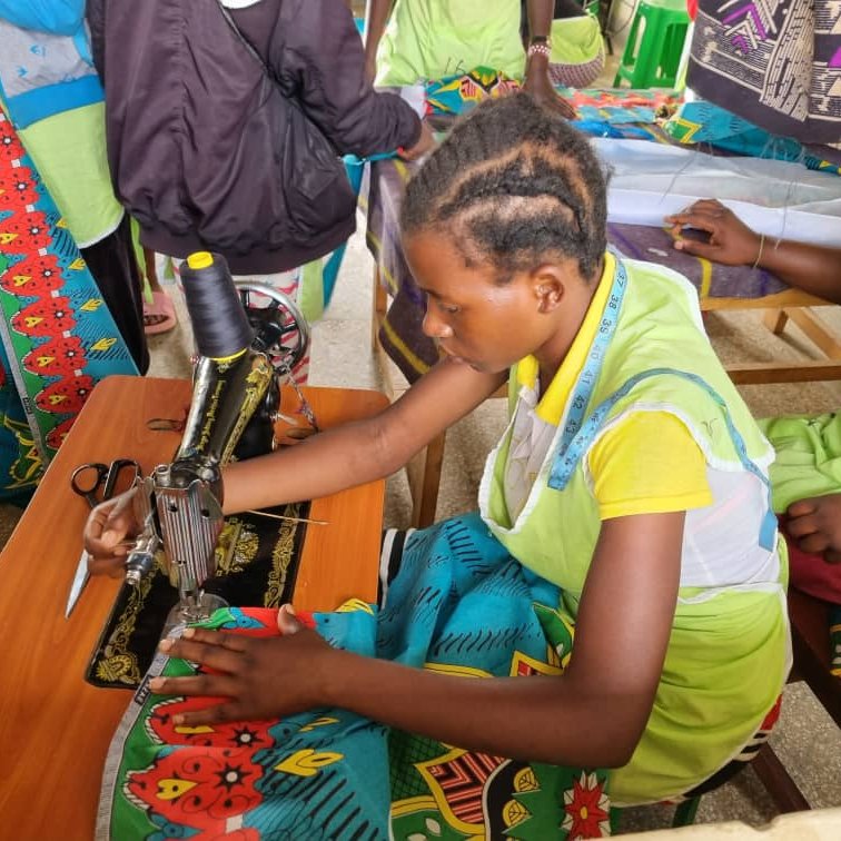 fca_uganda's tweet photo. Our dedication to #education extends beyond the classroom!

By giving refugees employable skills &amp; vocational training, we enable them to make a meaningful contribution to their communities.

Thanks to the support from @UNHCRuganda &amp; @Ulkoministerio https://t.co/eHBzeGDeKd