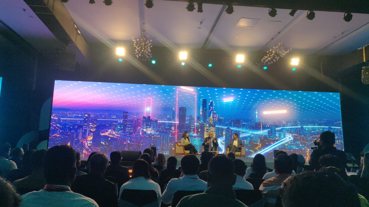 sashinfi's tweet photo. #DellTechForum  #FromIdeasToInnovation 
Fireside Chat at Dell https://t.co/ptCxYkKdic