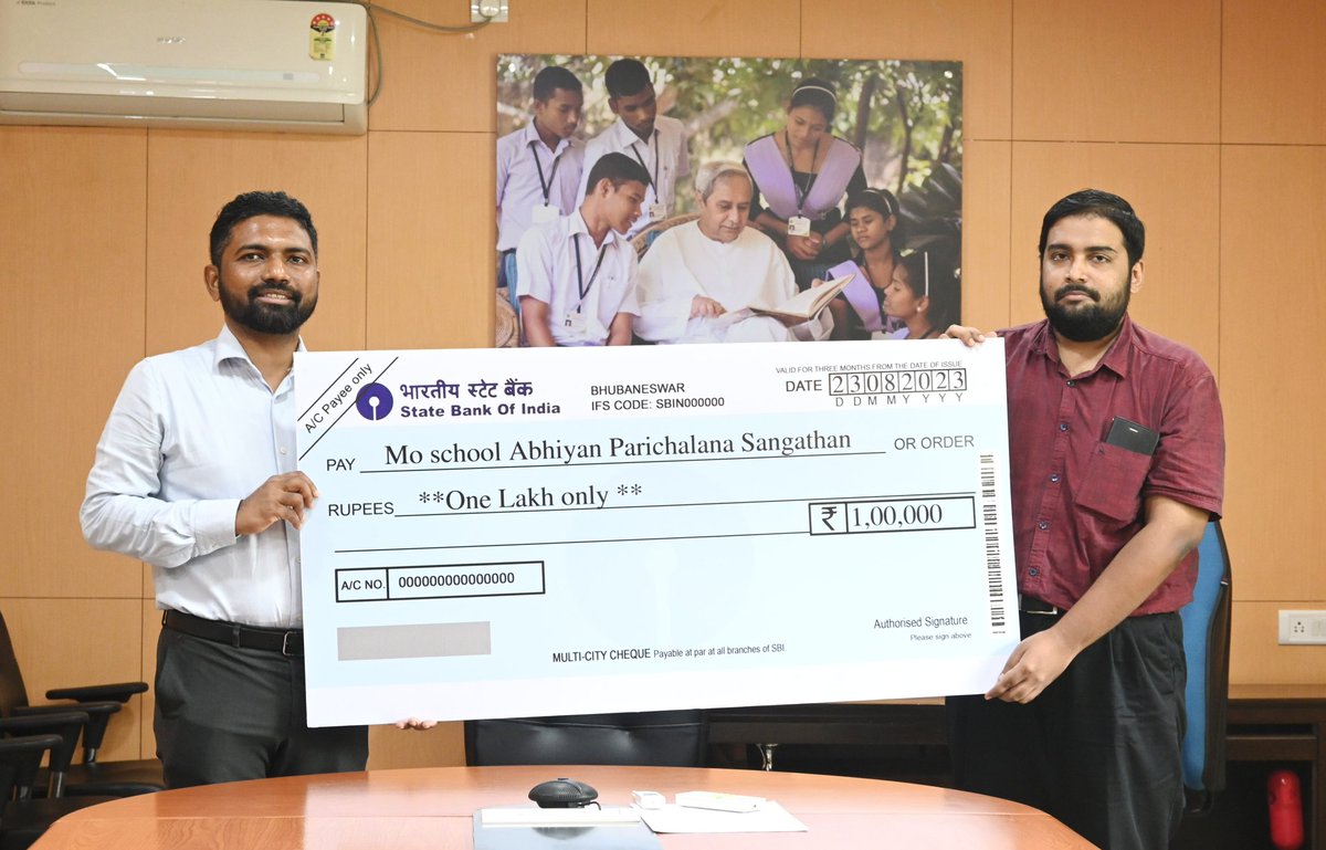 PSSOdisha's tweet image. Commemorating the 60th Birth Anniversary of late Dr. Chittaranjan Kar, a distinguished alumnus, his wife Sumita Mishra donated Rs 100,000 to Govt. Queen of the Missions HS, Berhampur, to support the Computer Lab &amp;amp; Training. 
#AlumniContribution #EducationMatters #CommunitySupport