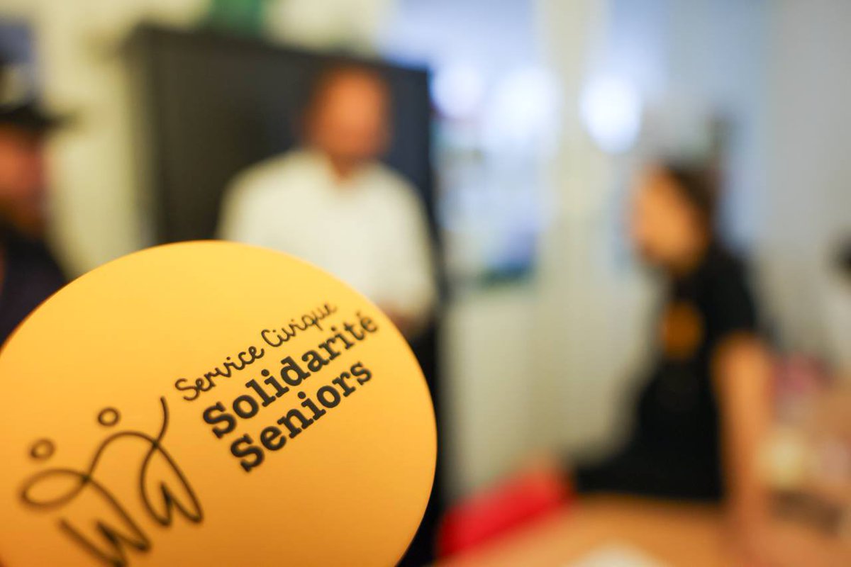 Prisca THEVENOT (@priscathevenot) on Twitter photo 🗣️ “J’ai choisi de faire mon Service Civique auprès des personnes âgées car je voulais donner du sens à mon engagement.”
Enosch, engagé avec <a href="/SCS_Seniors/">Service Civique Solidarité Seniors</a>, a développé un sens profond de l'engagement pour lui, mais surtout pour les autres. ↴ 🗣️ “J’ai choisi de faire mon Service Civique auprès des personnes âgées car je voulais donner du sens à mon engagement.”
Enosch, engagé avec <a href="/SCS_Seniors/">Service Civique Solidarité Seniors</a>, a développé un sens profond de l'engagement pour lui, mais surtout pour les autres. ↴