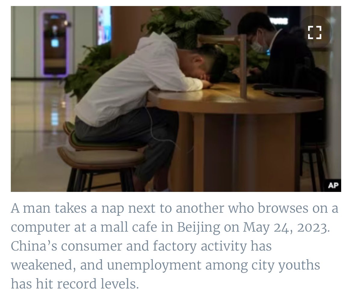 CurtisSChin's tweet photo. @RebeccaYFeng @caocli @RChoongWilkins @yifanxie @TByGraceZhu @philrosenn @QiLiyan @Lingling_Wei @LiYuan6 @georgemagnus1 @guardianopinion #China 🇨🇳 #ChinaWoes
Ranks of ‘Full-Time Children’ Grow in China Amid High Youth Unemployment. @WilliamYang120 reports.
@VOANews: https://t.co/HxpJsbNUB5
🧵: https://t.co/uxDADxEDUT #inequallity #lieflat (if you can) #躺平 #fulltimeson #fulltimedaughter https://t.co/upsEpCkzSx