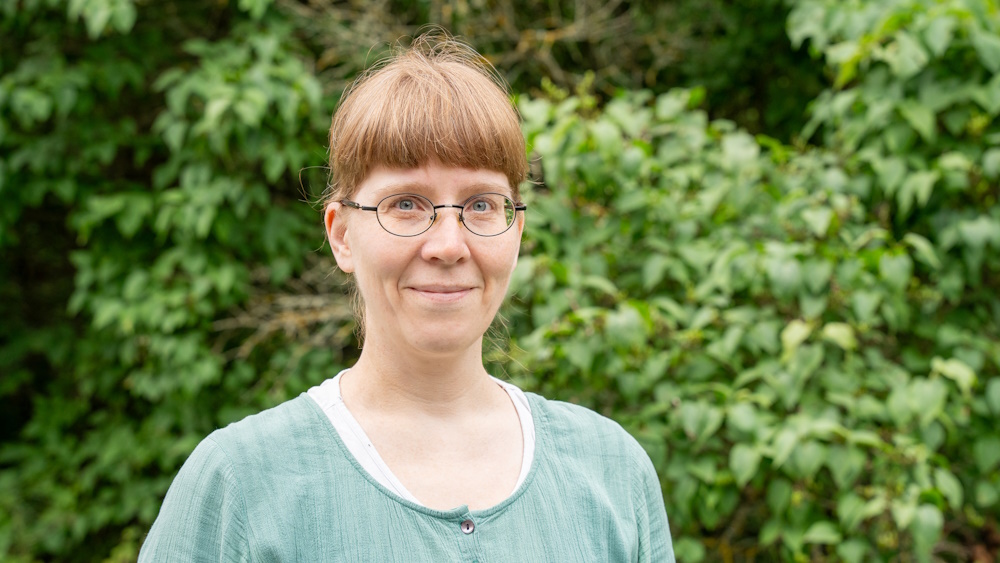 UniTurku's tweet photo. Elias Tillandz -palkinto myönnettiin kahdelle ansiokkaalle tutkimukselle, joissa käsiteltiin syöpäsolujen liikkumiseen liittyvää mekanismia ja tehtiin uusi analyysi varhaiskeskiaikaisesta hautalöydöstä. 

Lämpimät onnittelut! 🏆

👉 https://t.co/kpNzKjSjbO

@BioscienceTurku https://t.co/BaBCw5LlEJ