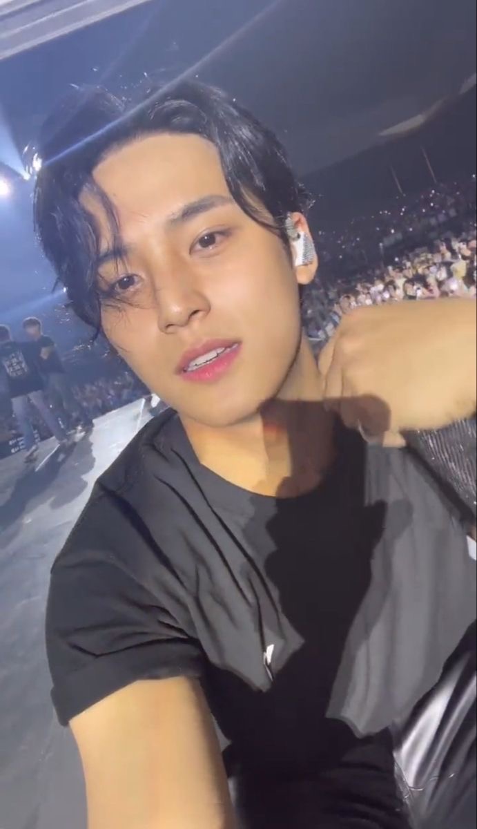 mingyuhourly's tweet photo. #MINGYU #민규 #세븐틴 #SEVENTEEN @pledis_17 https://t.co/AhQU2QqUxB