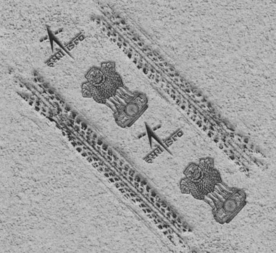 India's national emblem and ISRO logo will be engraved on the moon forever: Pragyan rover of Chandrayaan-3 will print these symbols wherever it moves..!! Jai Shri Ram 🚩 #chandrayan3 #ISRO #ProudMoment
