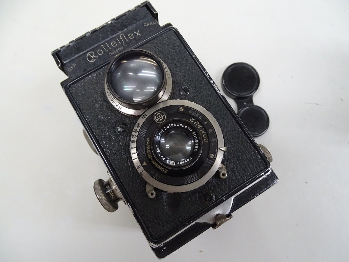 Shinjuku_Ichiba's tweet photo. Rolleiflex w/4.5 Lens
Carl Zeiss Jena Tessar 7.5cm f4.5
4.5レンズ付 オリジナル ローライフレックス と呼ばれてます
1929～1932年発売
シャッタースピード T.B.1~1/300秒
かなり古いのでレンズのクモリ,擦れが見られます
￥77.000(税込)
#COMPUR #GERMANY https://t.co/rRSuBm3wM3