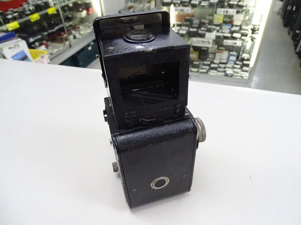 Shinjuku_Ichiba's tweet photo. Rolleiflex w/4.5 Lens
Carl Zeiss Jena Tessar 7.5cm f4.5
4.5レンズ付 オリジナル ローライフレックス と呼ばれてます
1929～1932年発売
シャッタースピード T.B.1~1/300秒
かなり古いのでレンズのクモリ,擦れが見られます
￥77.000(税込)
#COMPUR #GERMANY https://t.co/rRSuBm3wM3