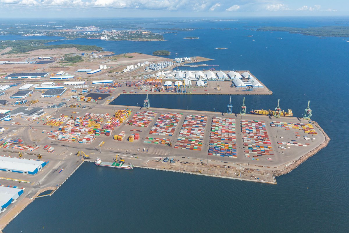 Construction work of ​​the D-area at the Mussalo harbour is progressing well and quays D2 and D3 will be completed during the fall. 
#portofhaminakotka #CEFTransport #EasternBalticHub <a href="/cinea_eu/">CINEA 🇪🇺</a>