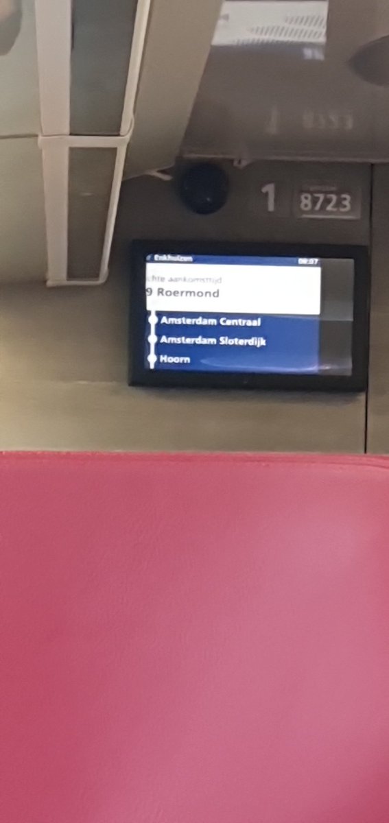 Heerlijk om in de intercity (naar Enkhuizen) te zitten waarvan de machinist echt zin in zijn werk heeft. Positieve aankondigingen door de speaker waar ik in ieder geval blij van word en met een lach op mijn gezicht de reis naar Utrecht vervolg. #ns #positief #intercity #machinist