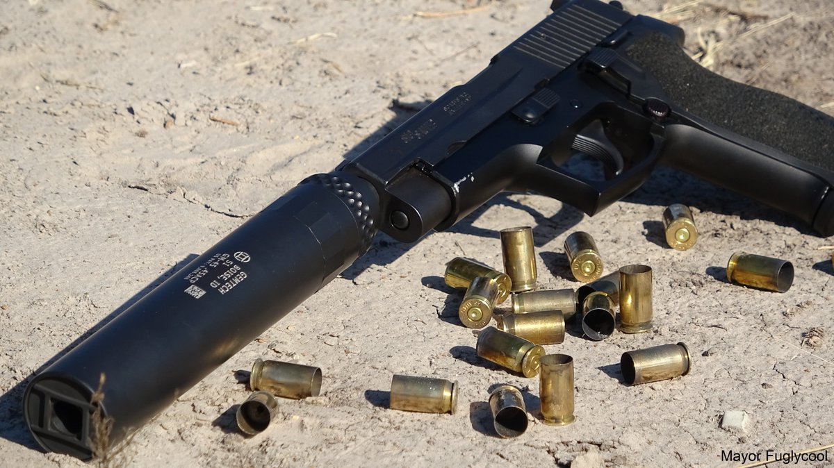 Mayor_Fuglycool's tweet image. A classic . . . The SIG 220 second gen with a GM-45.
#pistol #sigsauer #gemtech