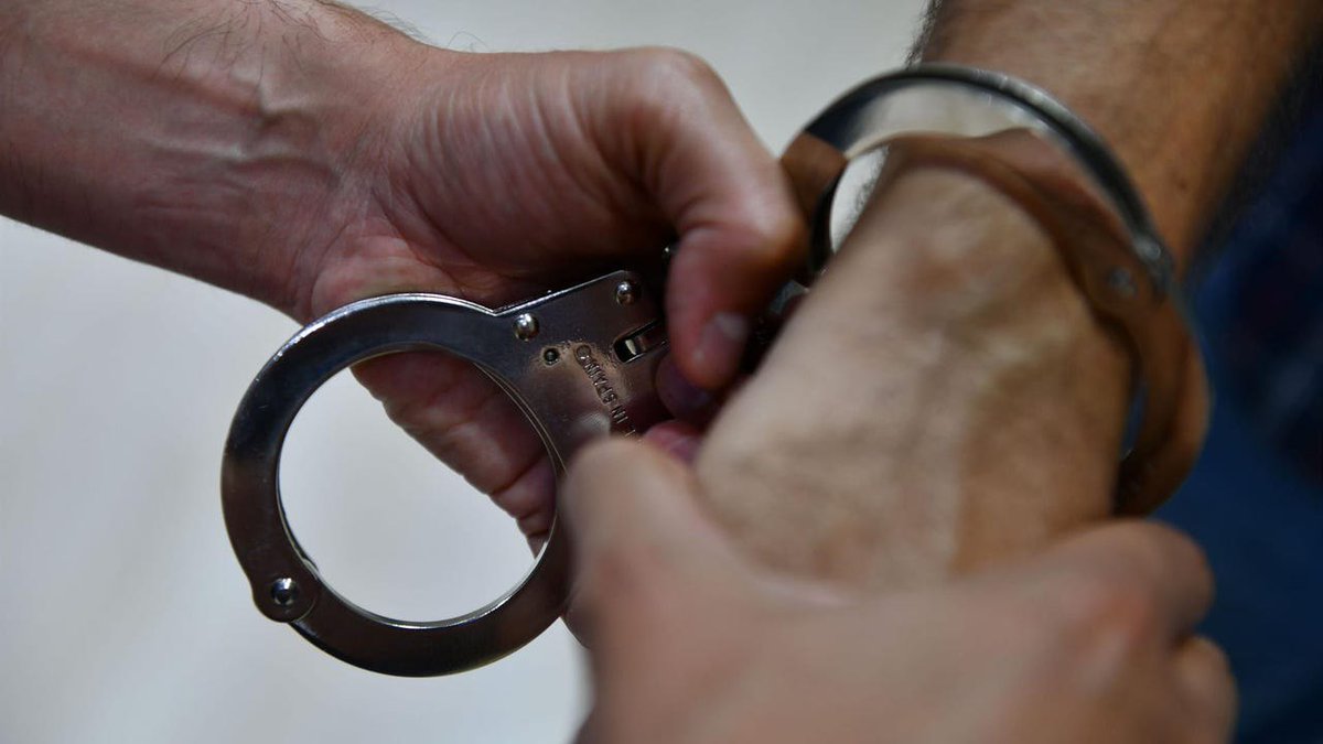 🇪🇦 | Últimas 48 horas en España (sólo algunos casos): 

Prisión sin fianza para un marroquí por violar a una menor de 16 años en plena calle de San Vicente de Castellet.

Detenidos dos extranjeros por un robo  con violencia que provocó una parada cardiorrespiratoria a un hombre