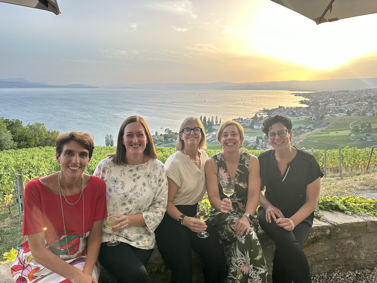 No need to “look for” women in science… we see here, we lead teams, coordinate cooperative groups, open new avenues in research…and know to have fun! 
Just some few of us in cancer research at #ISREC2023
@maria_rescigno, @Johanna_A_Joyce, @JenWargoMD, @nlbigas