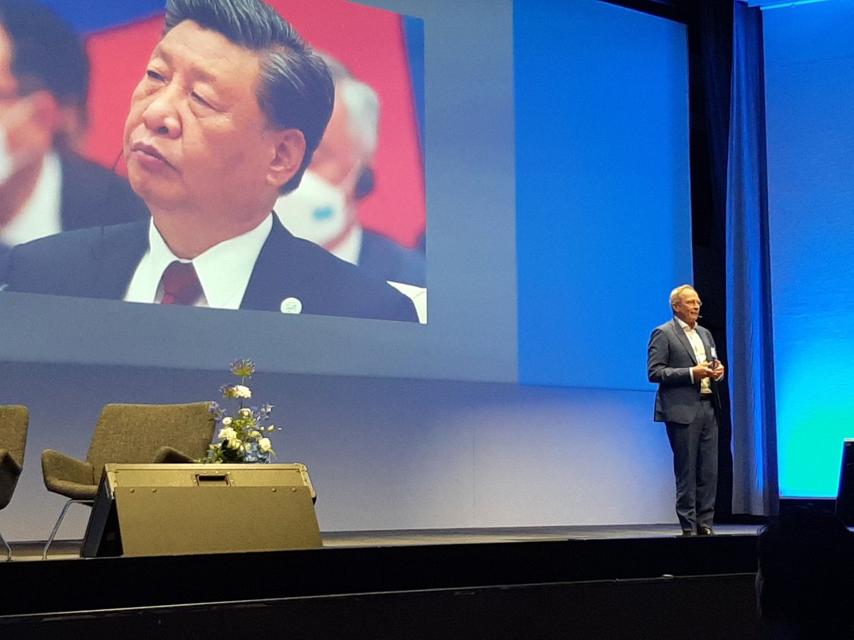 JussiHopiasepat's tweet photo. "Kiinan taloudessa on romahdusvaara, katsokaa hätäuloskäynnit" - viisaan neuvon yrityksille antaa @ristoej #TFDay2023 keynote-puheenvuorossaan. Tänään hyvä tilaisuus pureutua #vienti'in tarvittaviin uusiin mahdollisuuksiin. Meilläkin tiski pystyssä klo 13! #Geopalvelu #geotalous https://t.co/KsK2jYXMqV