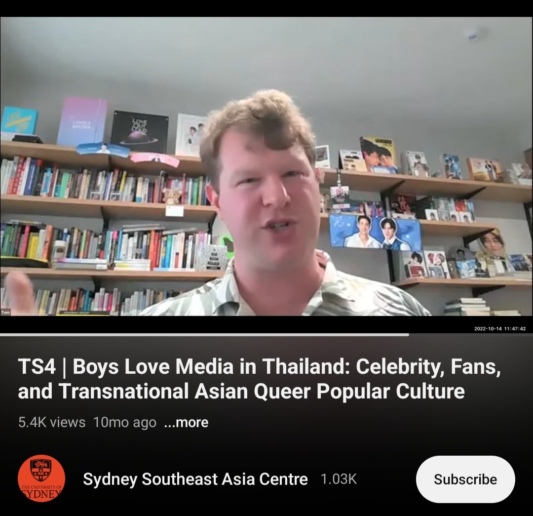 monika_acafan's tweet photo. @tbaudinette speaks about BL in Media in Thai. While listening to his answer in Q&A, I saw my #taynew on the book shelf 🐳🐻❄😍
It was a great lecture, especially the part "not just a #femalegaze but a #queergaze that disrupts the heteronormativity of the Thai media landscape" https://t.co/yYgE4rkATI