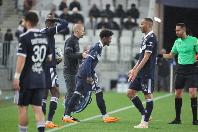 WilsonAthlets's tweet photo. Le jeune attaquant de 18ans David Tebili vient de signer son premier contrat Pro au @girondins David est arrivé en 2020 du @FCFleury91 mais originaire du @FCCourcouronnes a inscrit 6 buts et 16 apparitions en N3 la saison passée, 2 apparitions en Ligue 2 la saison dernière.🎉👌 https://t.co/uIBKA0jtOX