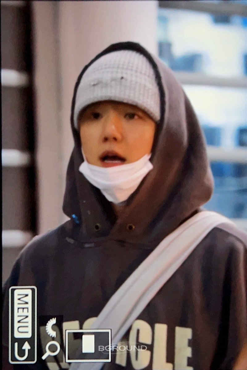 EXOGlobal's tweet photo. [PREVIEW] 230824 #BAEKHYUN @ MEX Airport heading back to South Korea ✈️🇰🇷
cr. Bground506 

#EXO #엑소 @weareoneEXO https://t.co/gdD63gq1Rh