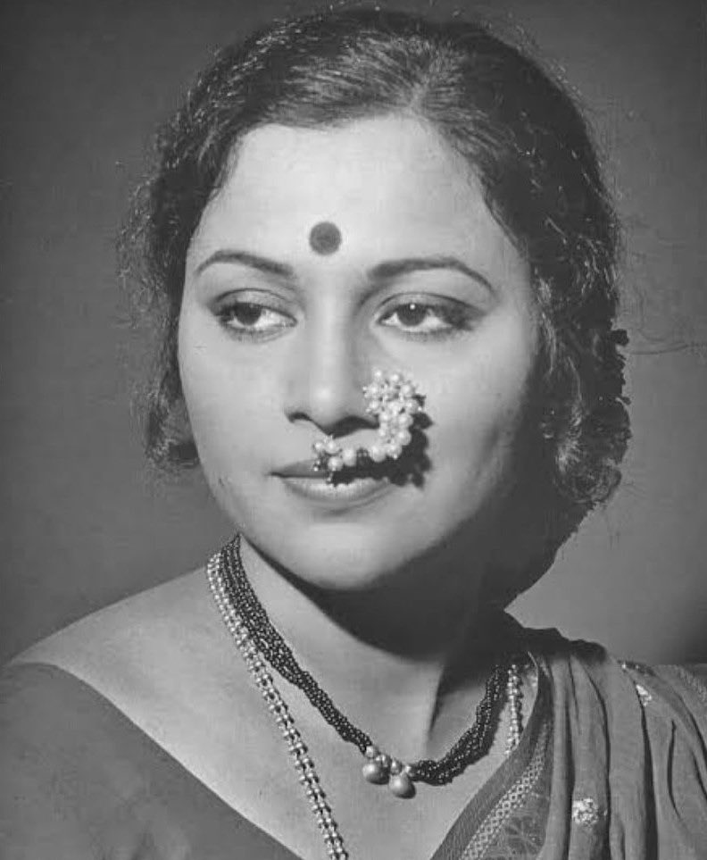 bipinjagtap16's tweet photo. मराठी हिंदी चित्रपट सृष्टीवर अधिराज्य गाजवत मराठी सोज्वळपणा जपत मायाळु भूमिका करणाऱ्या सीमा देव यांना भावपूर्ण श्रद्धांजली ...!! #seemadev https://t.co/c8pVrBZVDr