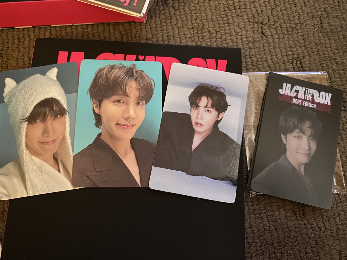 nikki4noo's tweet photo. @thebtsgen What a better way to put a smile on my face is some cuteness from Hobi! #JITB_HopeEdition
Pink version and the white doll! ๐
#UnboxHope
#SpreadHopeWithJhope https://t.co/BVSlRcTk7H
