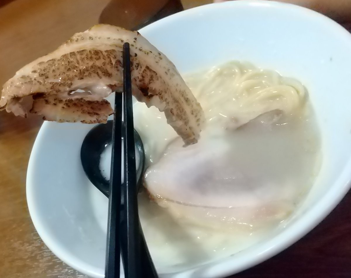 kasiwamochimiso's tweet photo. 冷し鶏白湯（塩）と
鶏白湯（塩）

おいしかったです🍜
ごちそうさまでした😋

#こそっと https://t.co/2YfAT1j2pa