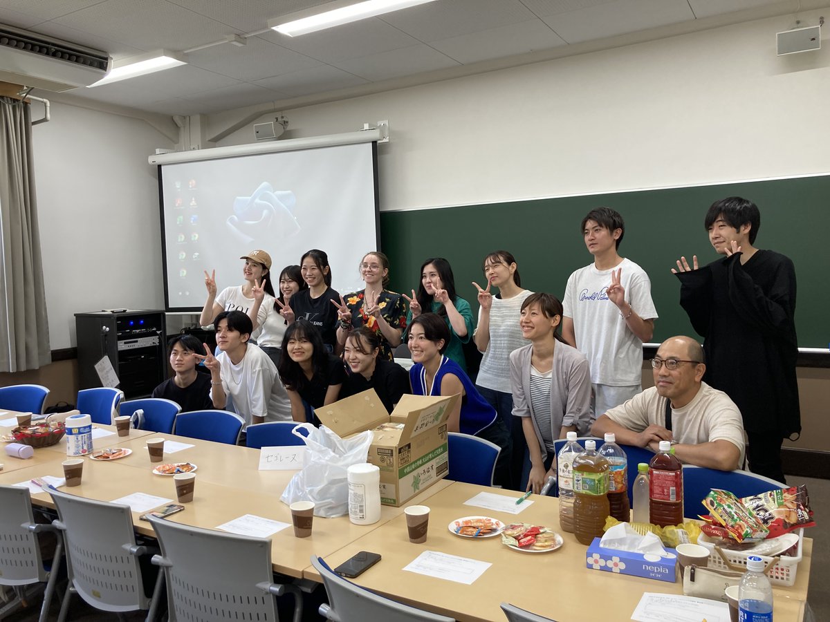 KwanseiFrance's tweet photo. 今日は兵庫県国際交流協会の研修生として、フランスからセゴレーヌ・ラザルスさんを迎えて関学生との交流会��もちました。アニメや漫画をきっかけに日本に興味をもったというセゴレーヌさんですが、最近『デビルマン』を発見してはまっているというのが個人的にはツボでした。。 https://t.co/EOCqviOgwE