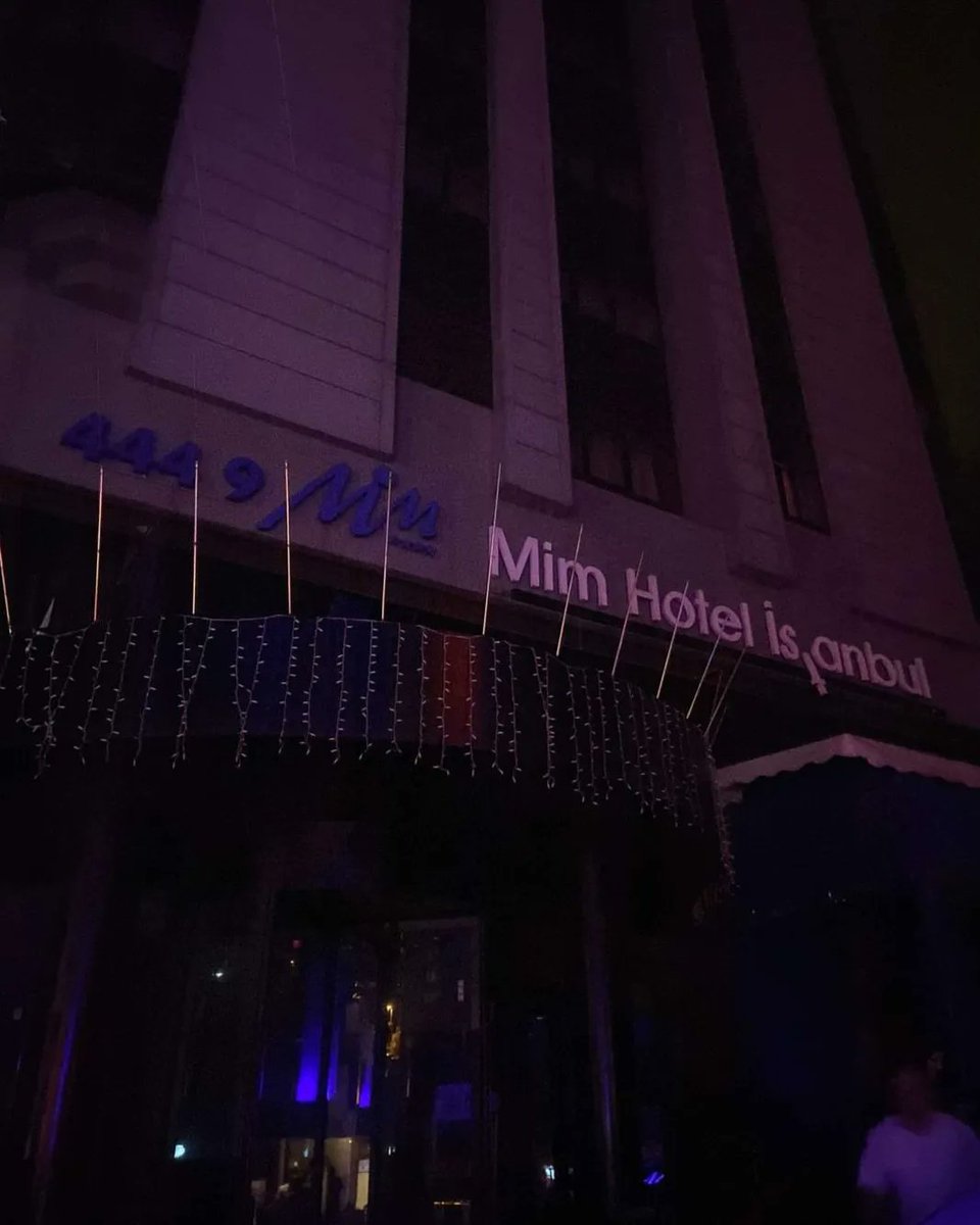 Çarşamba akşam üstünden beri kesik olan elektriklerimiz bugün 11.00 civarı verileceği bilgisi verildi. Arızalanan trafonun Abdi İpekçi Caddesindeki Mim Hotel İstanbul içerisinde olması, otelin kapalı olması sabah saatlerinde ancak bekçiye ulaşılabilrmesiyle BEDAŞ müdahaleye+++