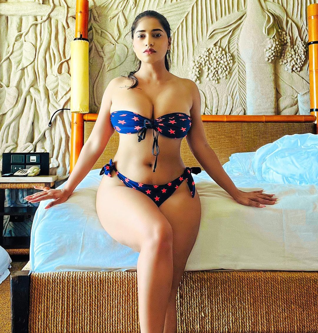 F4Rx9NvbkAAy-mB?format=jpg&name=medium