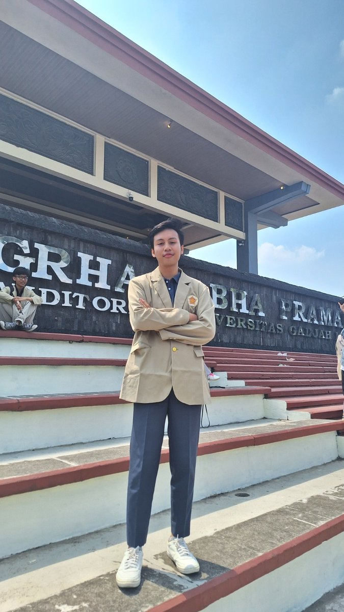 UGMYogyakarta's tweet photo. Kisah Pemburu Ilmu dari Daerah Terdepan, Terpencil dan Terluar Indonesia: Impiannya membangun PLTA untuk menunjang kehidupan di Ibu Kota Nusantara (IKN), Kalimantan Timur, memantapkan niat pemuda asal Malinau ini menempuh pendidikan di program studi… https://t.co/GklN5C4xAG https://t.co/VmtBLiaBhf