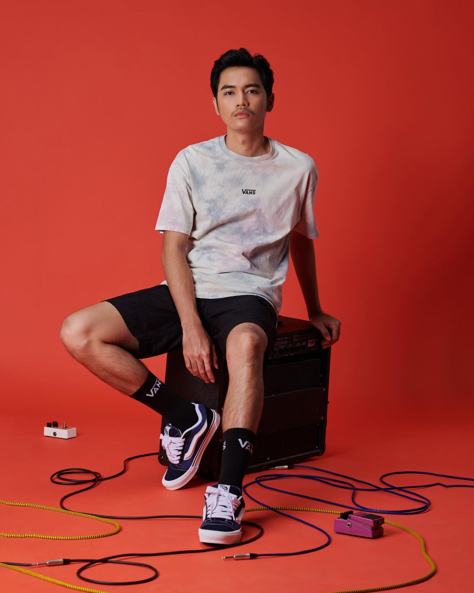 joeyphuwasit_fc's tweet photo. ลุคเท่ ๆ ในสไตล์มินิมอลกับ Vans Knu Skool Navy โดย โจอี้ ภูวศิษฐ์ 💙

#THISISOFFTHEWALL #VANSTHAIALND #VANSTH #JOEYPHUWASIT #โจอี้ภูวศิษฐ์

#Repost @vans_th 
—— https://t.co/FJuTHP00YP