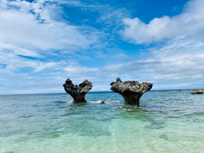 Do you have a favorite place in Okinawa?🪸 Heart Rock surrounded by an emerald-green sea on Kouri Island is known as a legendary romantic story💑This is one of my favorite places✨Let us know yours in the comments😊#heartrock #okinawa #TourismEXPOJapan t-expo.jp/en