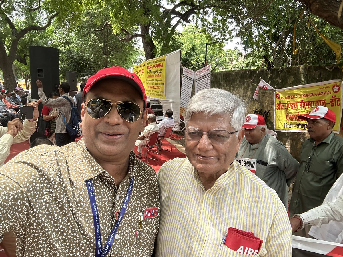 venupnair_nrmu's tweet photo. Today (24.08.23) at 10.30 am Jantar Mantar and at 11.30 n Railway Board New Delhi along with GS AIRF Com. Shivgopal Mishra ji ….🙏🏻🚩🚩🚩🚩🚩
@ShivaGopalMish1 @airfindia @AIRF_COMMS @NWREU @NfrlyB https://t.co/rqGimcrP2z