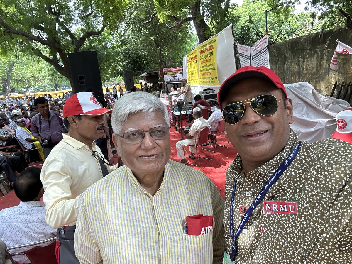 venupnair_nrmu's tweet photo. Today (24.08.23) at 10.30 am Jantar Mantar and at 11.30 n Railway Board New Delhi along with GS AIRF Com. Shivgopal Mishra ji ….🙏🏻🚩🚩🚩🚩🚩
@ShivaGopalMish1 @airfindia @AIRF_COMMS @NWREU @NfrlyB https://t.co/rqGimcrP2z