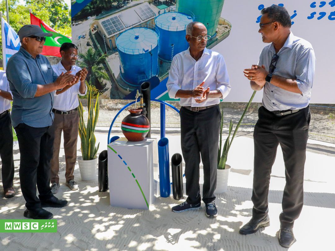 MWSC_Official's tweet image. His Excellency President @ibusolih officially inaugurates water services in R. Innamaadhoo. The Water Project at R. Innamaadhoo is undertaken and completed by #TeamMWSC 
 
#MWSCProjects 
#MWSCAsaasee
