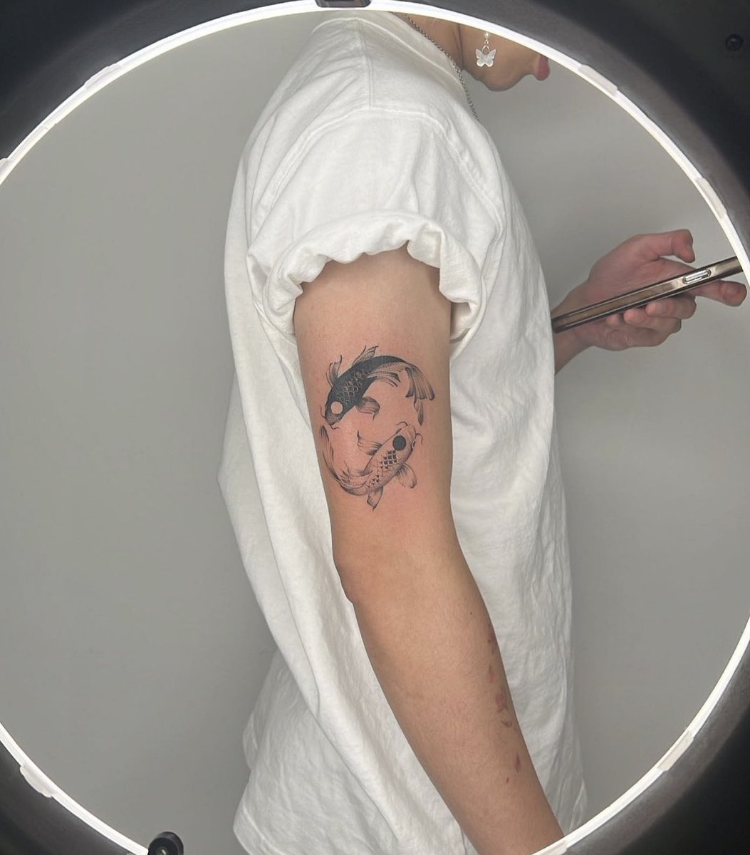 gaytattooartist's tweet photo. ✨spontaneous tattoo giveaway✨
just retweet &amp; follow me on instagram
winner will be announced in a week! https://t.co/H22cl37HVY