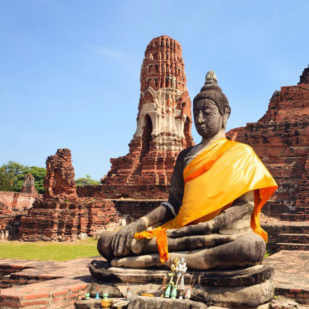 TravelCaliber's tweet photo. Spend 2 nights in the vibrant city of Pattaya 😍, known for its beaches, nightlife, and delicious food and Bangkok 🔥 for 2 more nights of exploring the city's many temples, palaces, and markets with our 5 days Thailand holiday offer. #thailand #caliberdeals #caliberoffers https://t.co/ouso8ASQIQ