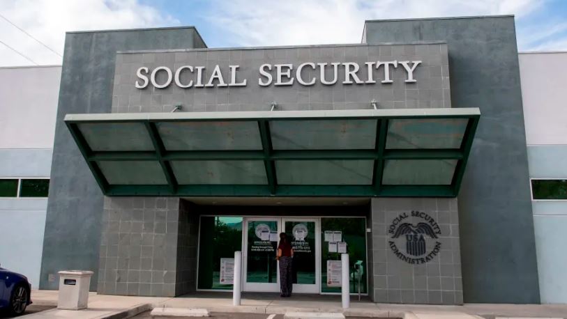 TeamFESA's tweet image. Social Security won’t run out, but your check might not be what you’re expecting. Here’s why

cnbc.com/2023/07/13/why…

#FESA #CNBC #SocialSecurity #Retirement #BenefitsAnalysis #TSP #Benefits #Medicare #USPS