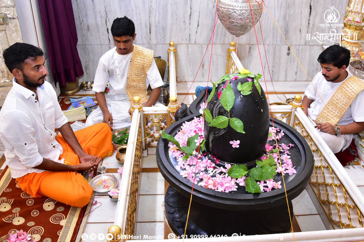 ShriHariMandir's tweet photo. पवित्र श्रावण मासके सप्तम दिन भगवान श्रीचन्द्रमौलीश्वरका ऋषिकुमारो और मनोरथी परिवारके द्वारा रुद्राभिषेक समेत पूजन अर्चन संपन्न हुआ ।
सेवामें जुड़ने हेतु संपर्क करें 👇🏻
📲9099966260
@PPBhaishri
@sandipanipbr
#Day_08
#Shravan_2023
#Rudrabhishek
#ShriHariMandir https://t.co/JKmWx3w1SS