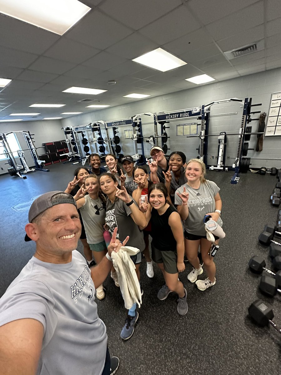 HRHSVarsitySoftball tweet media
