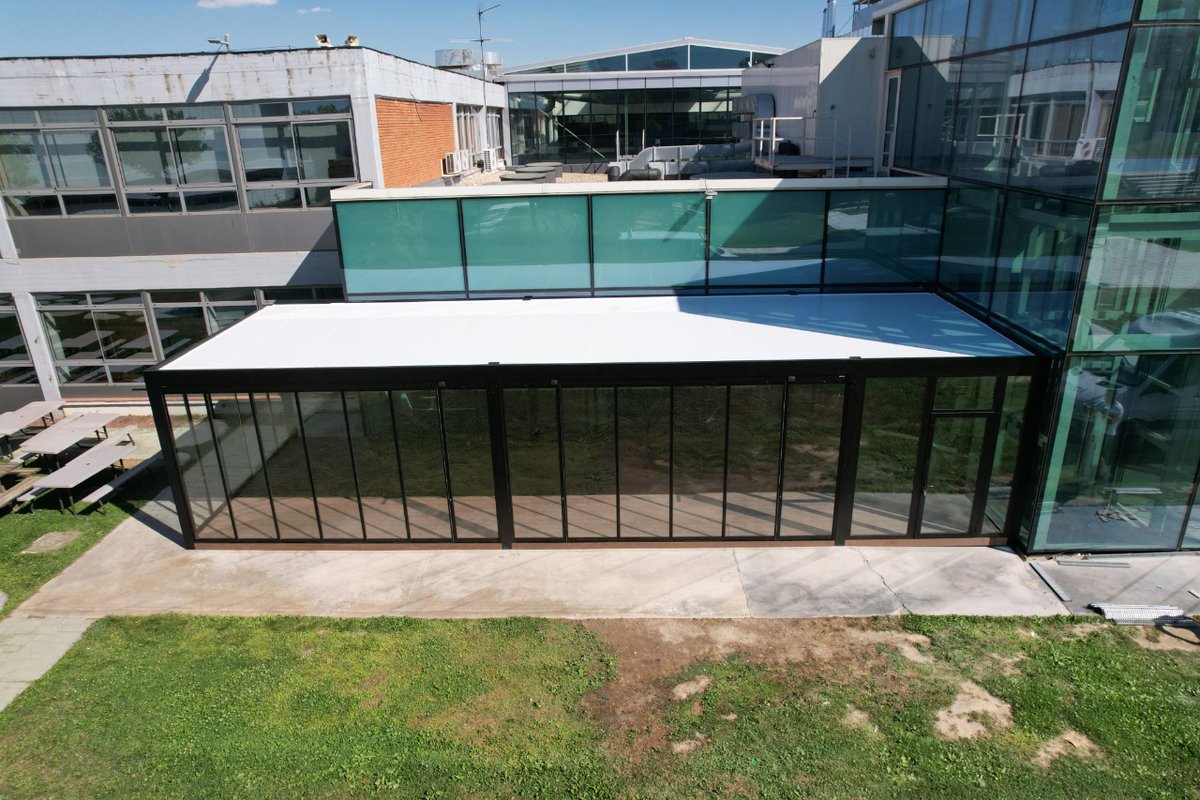 MAGOSASL's tweet photo. ¡Transformamos espacios! Presentamos nuestro nuevo proyecto: un espacio exterior revestido con elegantes cristaleras. Perfecto para quienes buscan innovación y estilo en cada rincón. 🏗️✨ #ConstrucciónDeCalidad #EspaciosDeCristal #InnovaciónEnConstrucción https://t.co/VfazmVqGAj