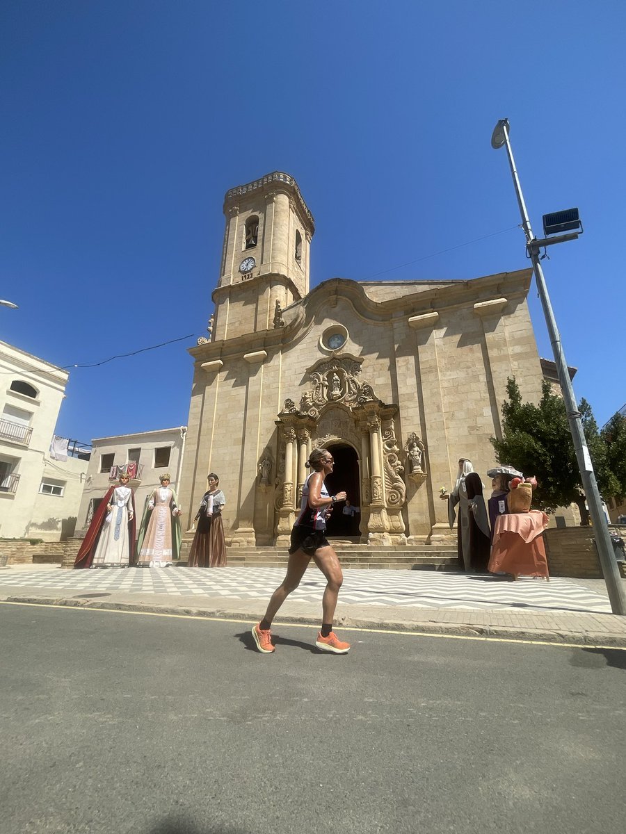 Tradicions que tot i la calorada hi ha gent que segueix mantenint i superant! Màgica i espectacular cursa Pedestre! #ribarojadebre #festesmajors