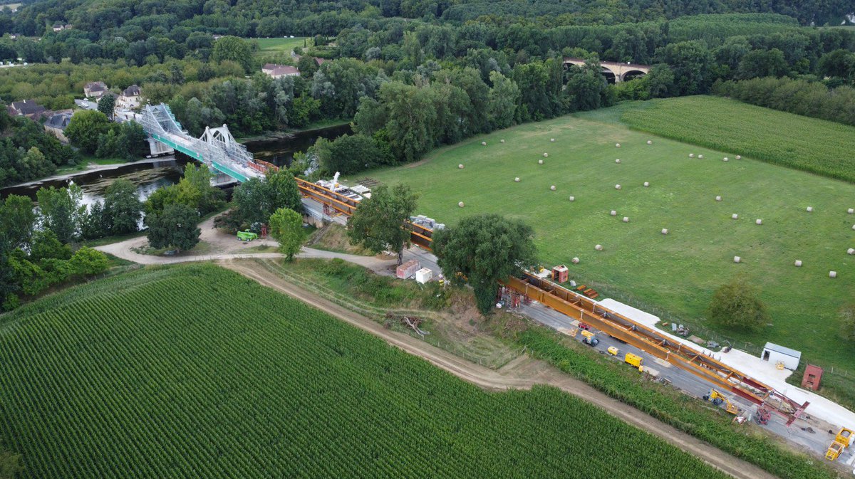 Dans le cadre du projet de déconstruction-reconstruction du Pont de Groléjac, la charpente métallique a été lancée avec succès ! 
Arcadis, en tant qu'ingénierie, est intégrée au groupement de conception-réalisation pour préserver cette infrastructure majeure du territoire.