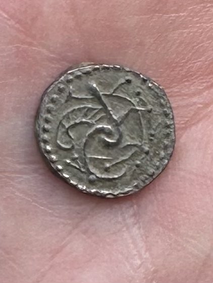 Paul_Lindley's tweet photo. What a treat to spend time at @UniRdg_Arch @UniofReading Cookham Field School seeing the incredible Anglo Saxon Monastery site. Totally absorbing archeology, history and research. #Cookhamdig23 #anglosaxon. π students & staff team - world class. https://t.co/NjaRdBZpqi