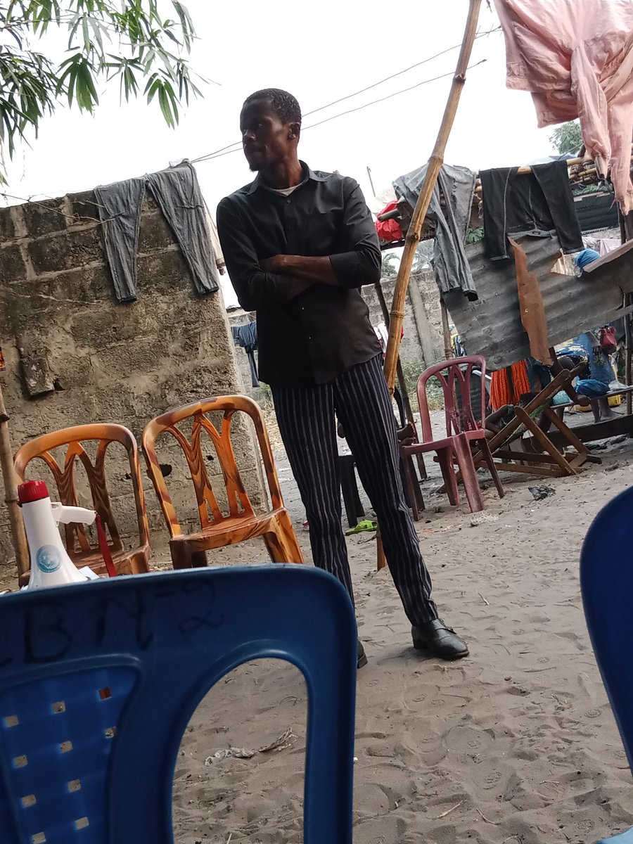 ngalasocyrille1's tweet photo. Dans le moment très difficile, les peuple n'ont jamais été soutenu, rejeté comme un déchet, les autorités sont des chefs.... Au moment des élections, ils prennent tous  conscience avec des fameux syllogisme. Qlq soit leurs comédie led peuple reste très ferme et déterminé. https://t.co/YRHzCaAldy
