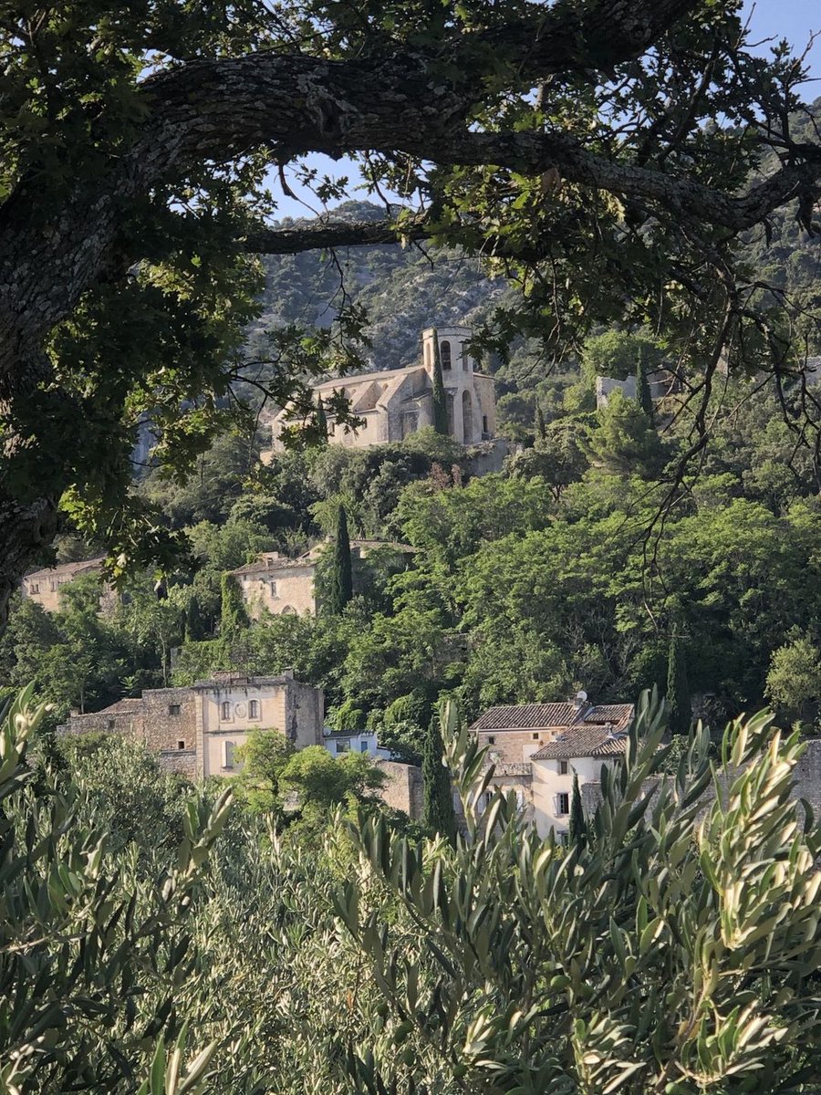 OTLuberon's tweet photo. #jeudiphoto Oppède-le-Vieux, village authentique du #Luberon 😍
👉 https://t.co/cAawbiM63u
#oppedelevieux #destinationluberon #provence https://t.co/8d9R7rUUes