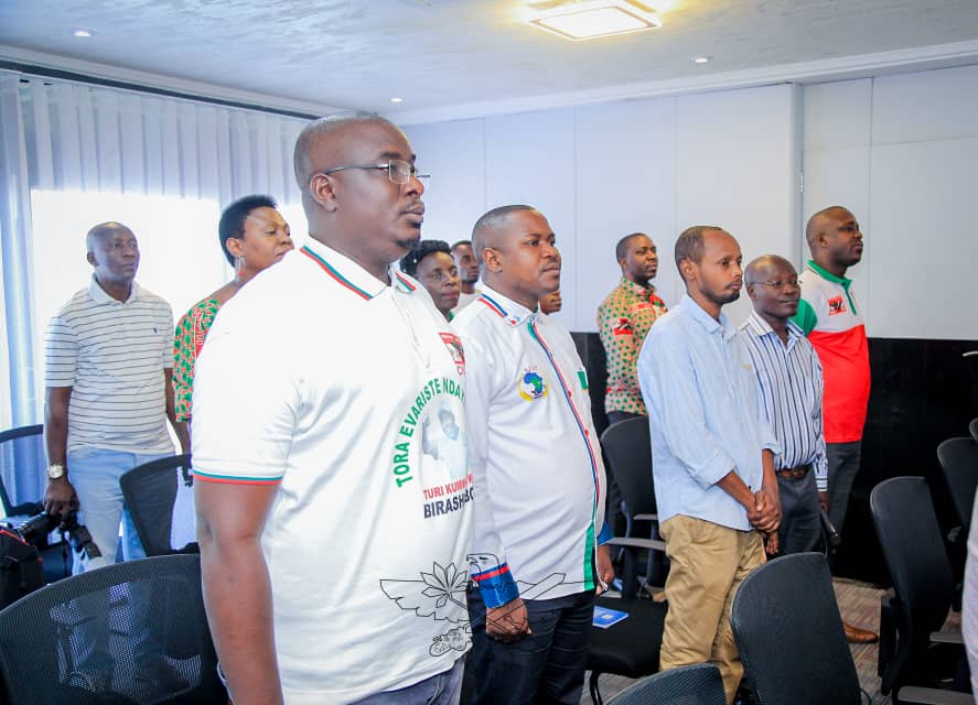 Les délégations présentes dans la salle sont : #FLN d'Algérie, #CCM de le Tanzanie, #ANC de l'Afrique du Sud , le #MPS du Tchad, #SACP party de l'Afrique du Sud, #UPDN de la Zambie, #PCT du Congo, #SWAPO de la Namibie et  #UPDS de la RDC #ImbonerakureDay #Burundi
