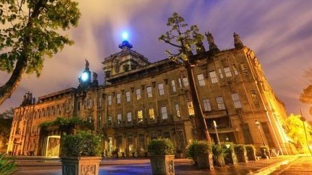 riajentle's tweet photo. “home” 

a jenlisa au wherein — reese (j), a tourism student who's late for her first class bumps into an architect student named dawn (l) in front of the main building. https://t.co/qVcd6eyfwd
