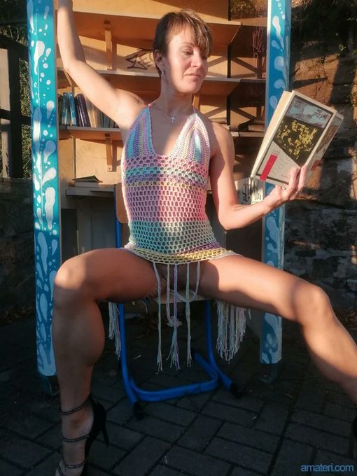 Reading is a good relax https://t.co/ciK5v4Xo4t