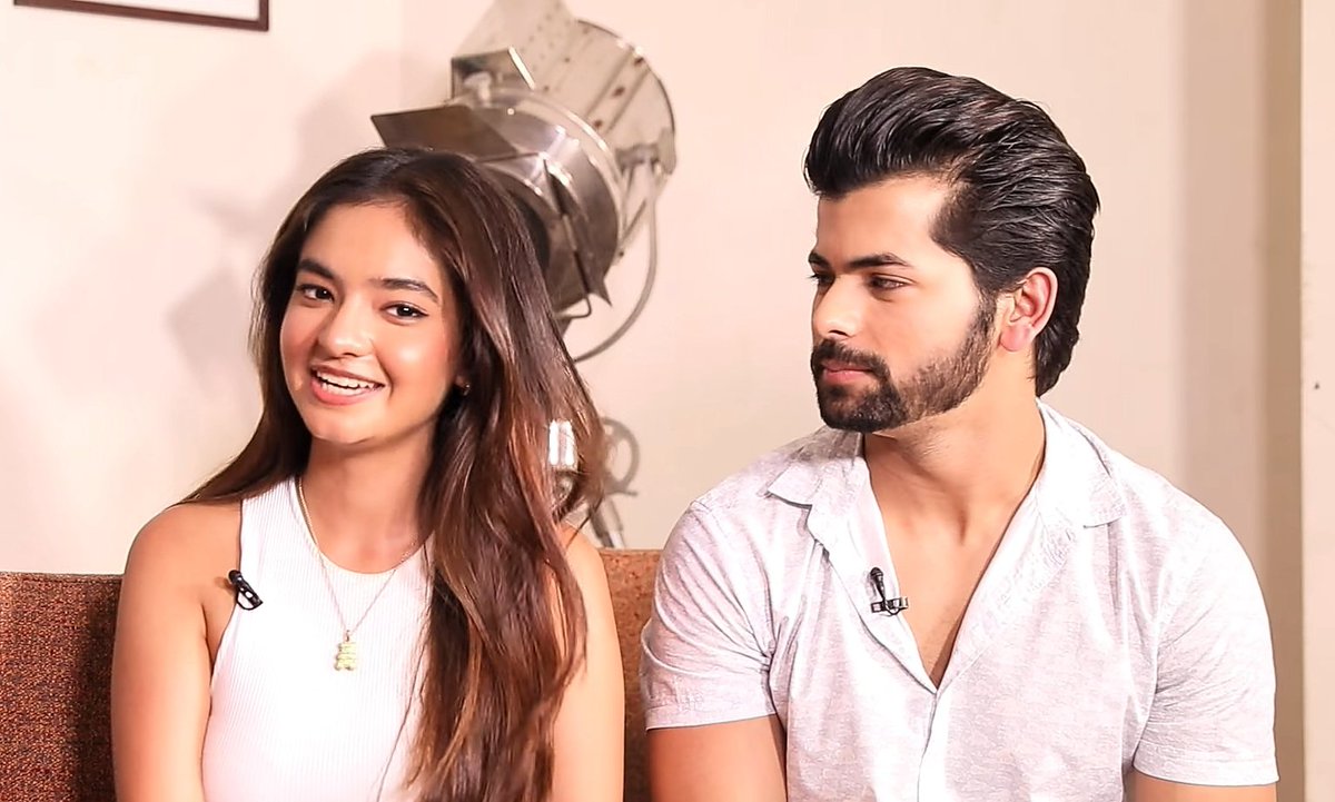smilenshine_anu's tweet photo. The way he is looking at her 🥺❤️

#TeriAadat2 #AnushkaSen #SiddarthNigam #SidNushka https://t.co/aAdcxv9KuV