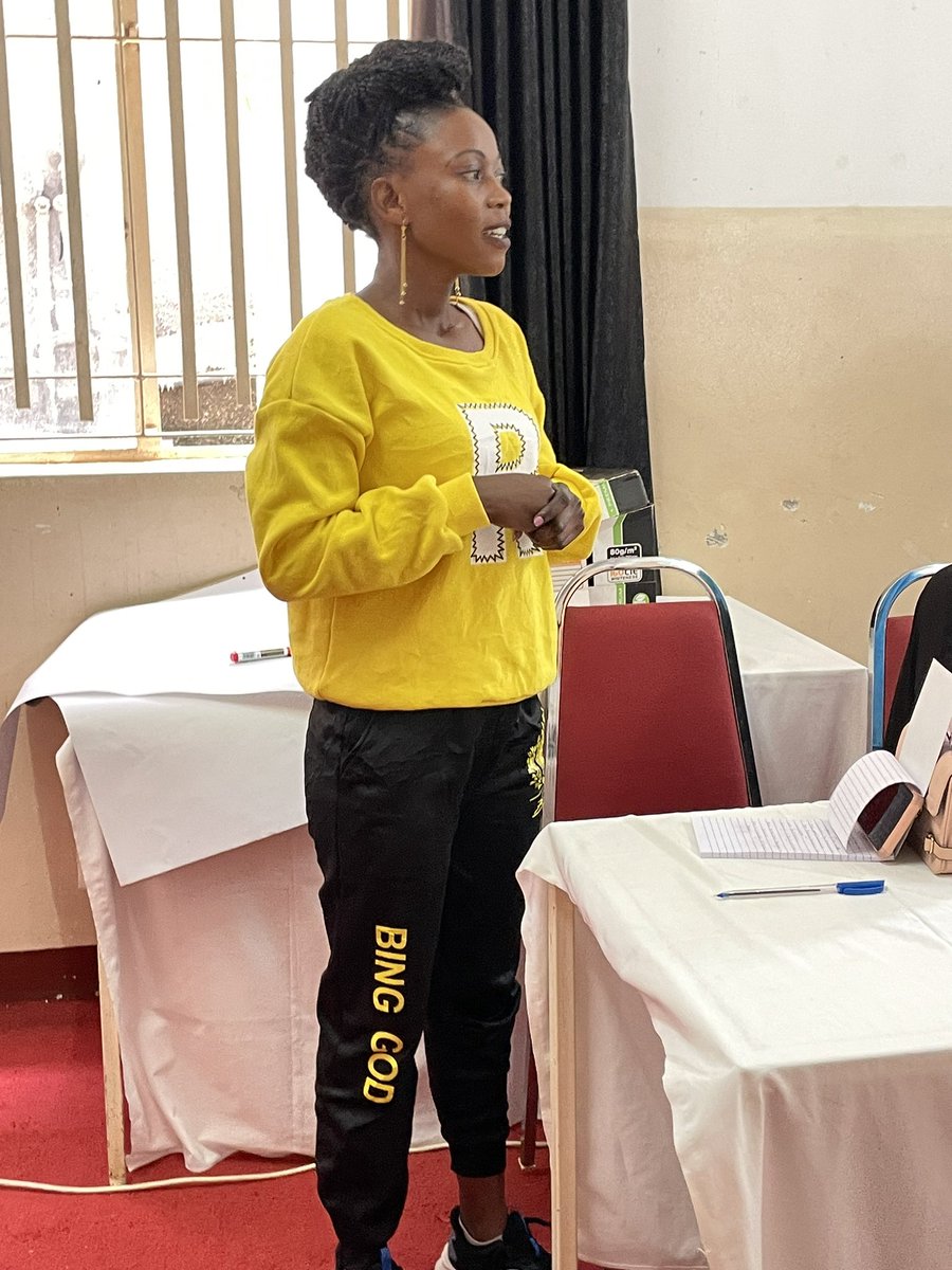 Comrade_Otoa's tweet photo. I am in this training and the lady speaking in Lusoga said italy over and over while describing her clients from a certain location. My colleague from Mbarara tapped me and said, “Wow, this lady has many clients from Italy!”. I laughed and told him that in Lusoga Italy means ‘up’. 

So the lady actually meant that she has clients from a hilly location or a location that is above her location. 

Bana Olusoga ti lwangu! Mama @RebeccaKadagaUG obaire okiddi?