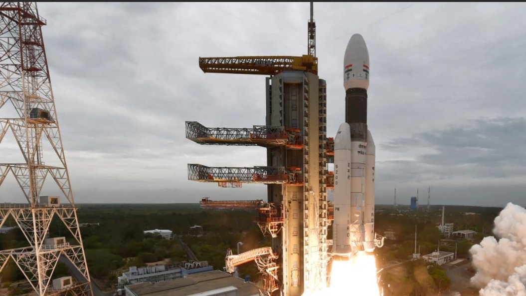 sales_belinda's tweet photo. #India
Sectarian violence killing 1000s of people regularly
Violence against women increasing
Endemic poverty
Slum life for many who never leave it
And yet, #Modi indulges himself in a space vanity project costing 58 million.
#Shocking
#IndiaOnTheMoon
#ModiIsCorrupt https://t.co/RqIq15WBao