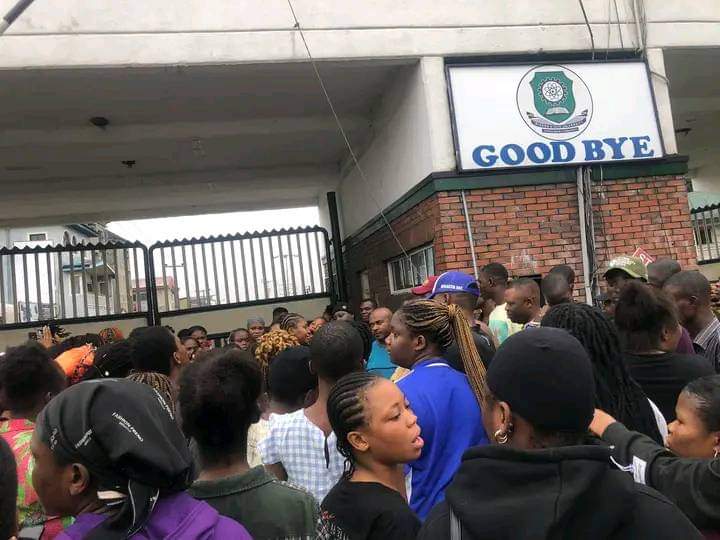 edutechng's tweet photo. Breaking news ❗❗ Breaking news ❗❗
Girls hostel Hostel D in the Rivers state university
 was robbed for 40 minutes
About 1.40am to 2.20am
We made calls to the school security but as usual they did not show up until 20 minutes after the operation
  #Rivers  #PO #Chandrayaan3 https://t.co/LgEs44OUG9