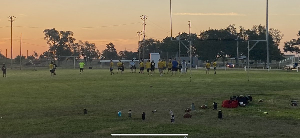hiltgen12's tweet image. Proud of these boys for going out and putting in the work. It’s a grind and no matter season results each one of these on this field are making themselves become better young men. Go Dogs! Thanks coaches for all your work.#itsagrind #buildingcharacter